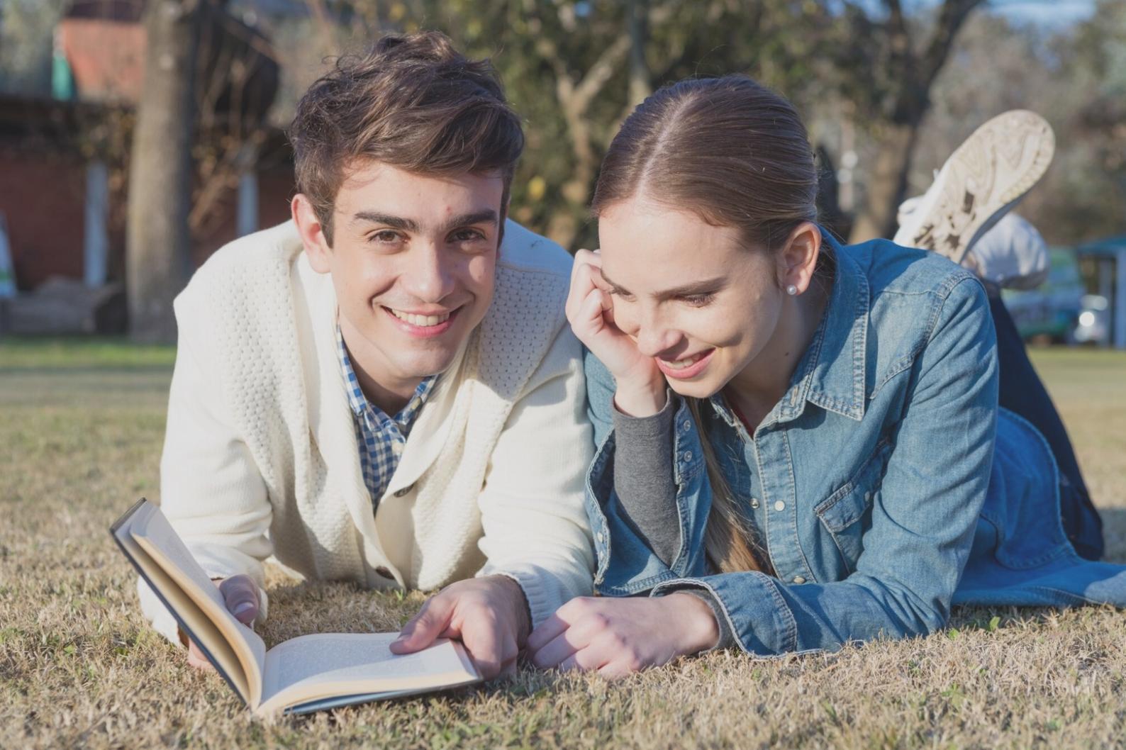 Séance de travail collaborative sur la planification financière